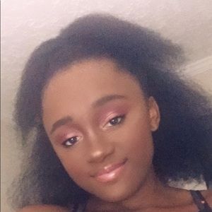 Meet your Posher, Ayana